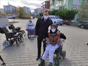 Süleymanpaşa Belediyesinden 10 engelliye akülü sandalye desteği
