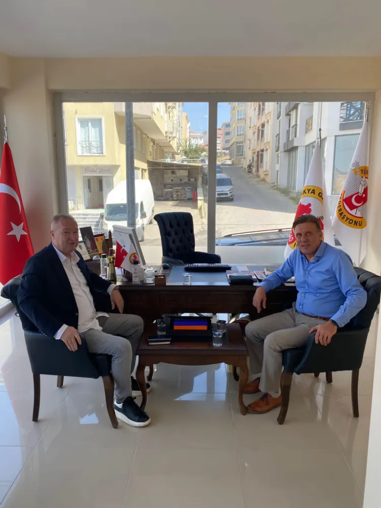 CHP’nin Süleymanpaşa Belediye Başkan aday adayı Mehmet Sabri Yüce Gazeteci Necmi Işıksal’ı ziyaret etti.