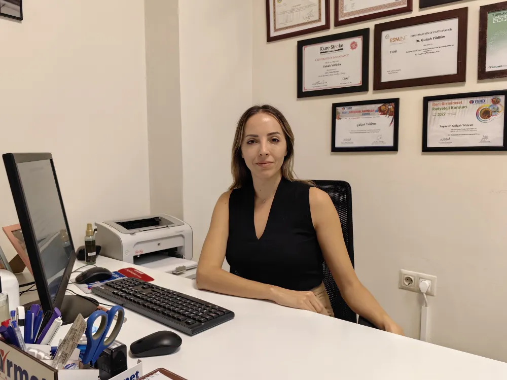 İrmetHospital Girişimsel Radyoloji Uzmanı Doç. Dr. Gülşah Yıldırım “Ameliyatsız Varis Tedavisi” hakkında bilgilendirmelerde bulundu.