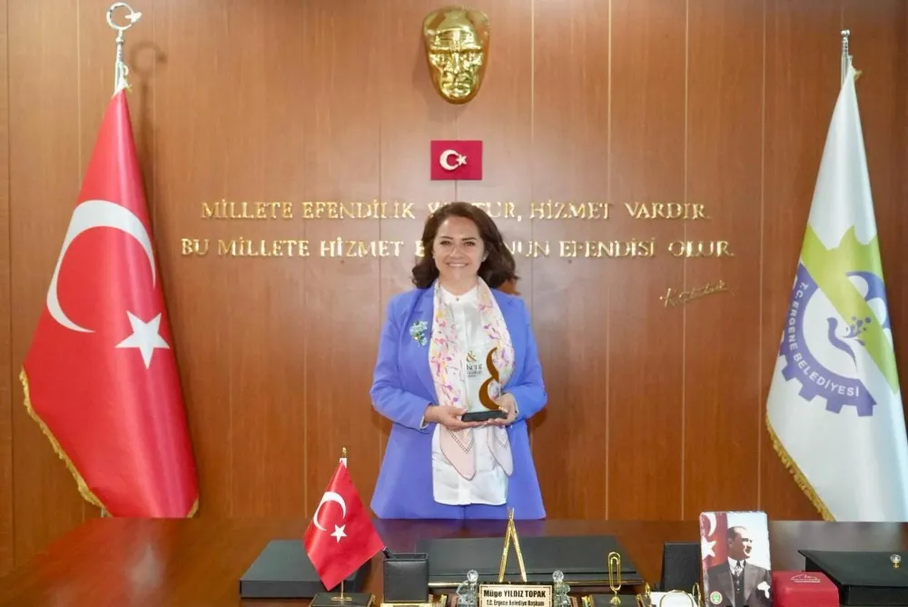 ERGENE BELEDİYE BAŞKANI MÜGE YILDIZ TOPAK EN BAŞARILI İLÇE BELEDİYE BAŞKANI ÖDÜLÜNÜ ALDI