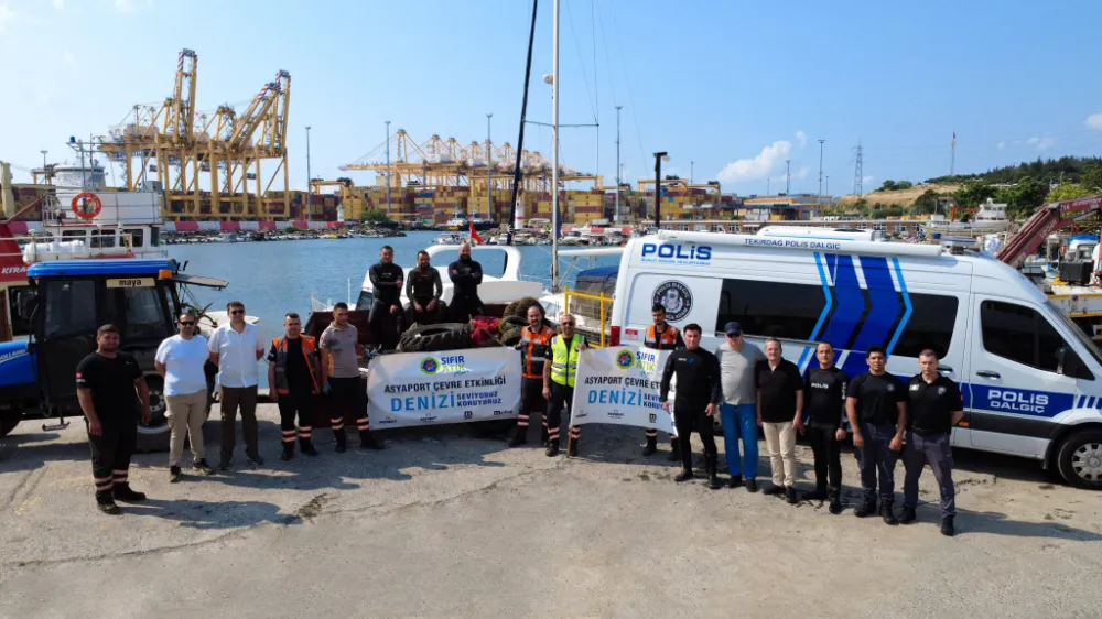 Asyaport personeli sahilleri ve deniz dibini temizledi